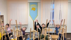 Ученики ABIS mektebi на занятии домброй