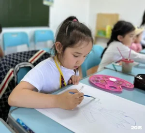 Урок рисования в Koktal Garden School