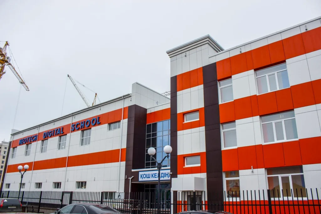 Здание Neotech Digital School Primary на улице Илияс Омаров, 12