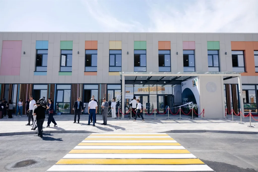 Здание SABIS International School Astana в день открытия