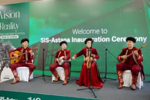 Выступление музыкантов на открытии школы SABIS Astana