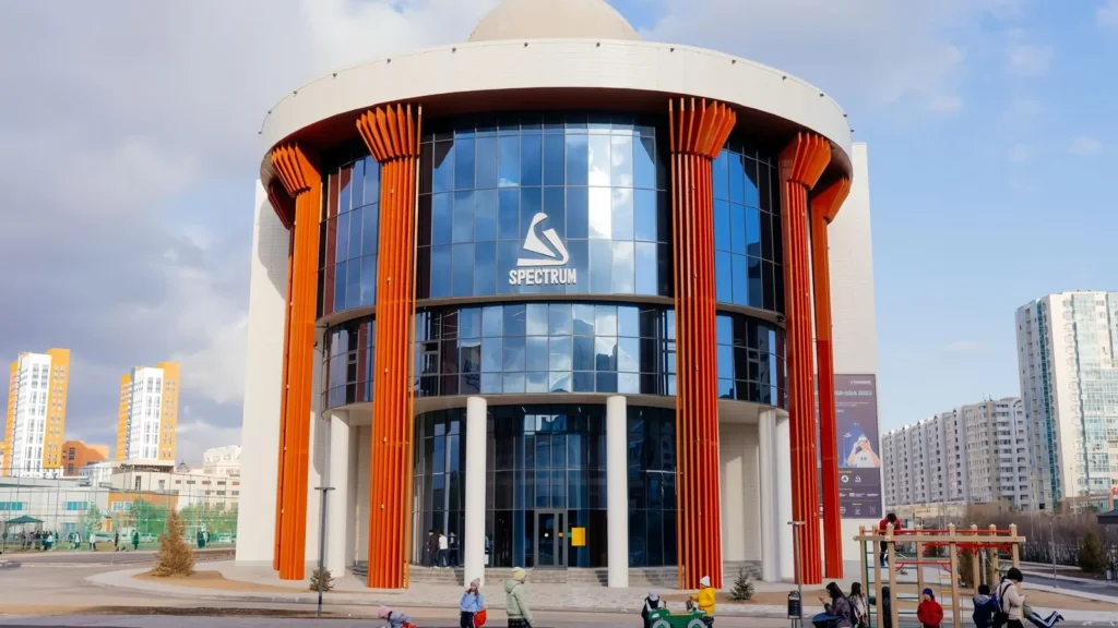 Фасад Spectrum International School в Астане