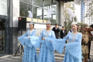 Участники мероприятия у здания Abai University в Астане
