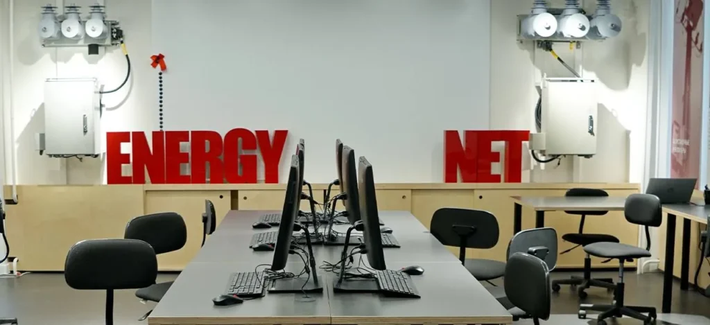 Компьютерная лаборатория EnergyNet в АУЭС