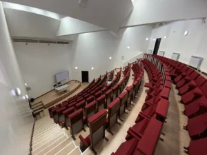 Caspian University — Лекционный зал