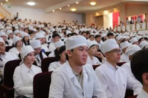 Студенты в аудитории на открытии учебного года