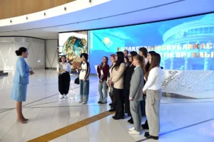 Студенты Казахстанского филиала МГУ на выездном занятии в Президентском центре