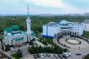 Общий вид территории университета Нур-Мубарак