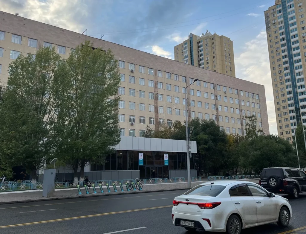 Учебный корпус медицинского университета на Сарыарка, 33